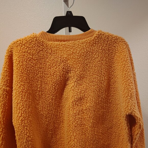 a.n.a. Women's Faux Fur Long Sleeve Polyester Sweater Size Medium - Picture 9 of 11